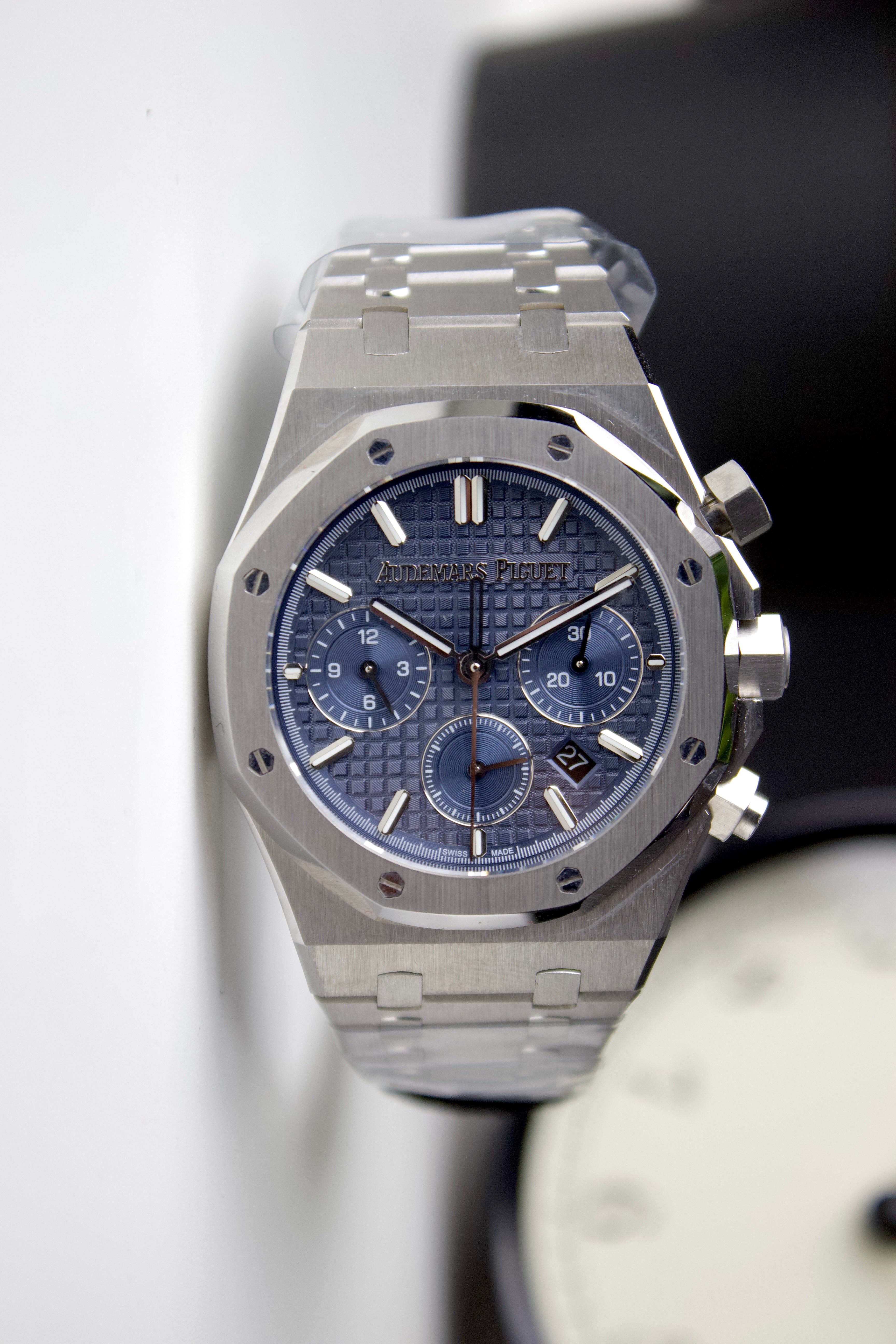 AUDEMARS PIGUET ROYAL OAK SELF-WINDING CHRONOGRAPH BLUE DIAL