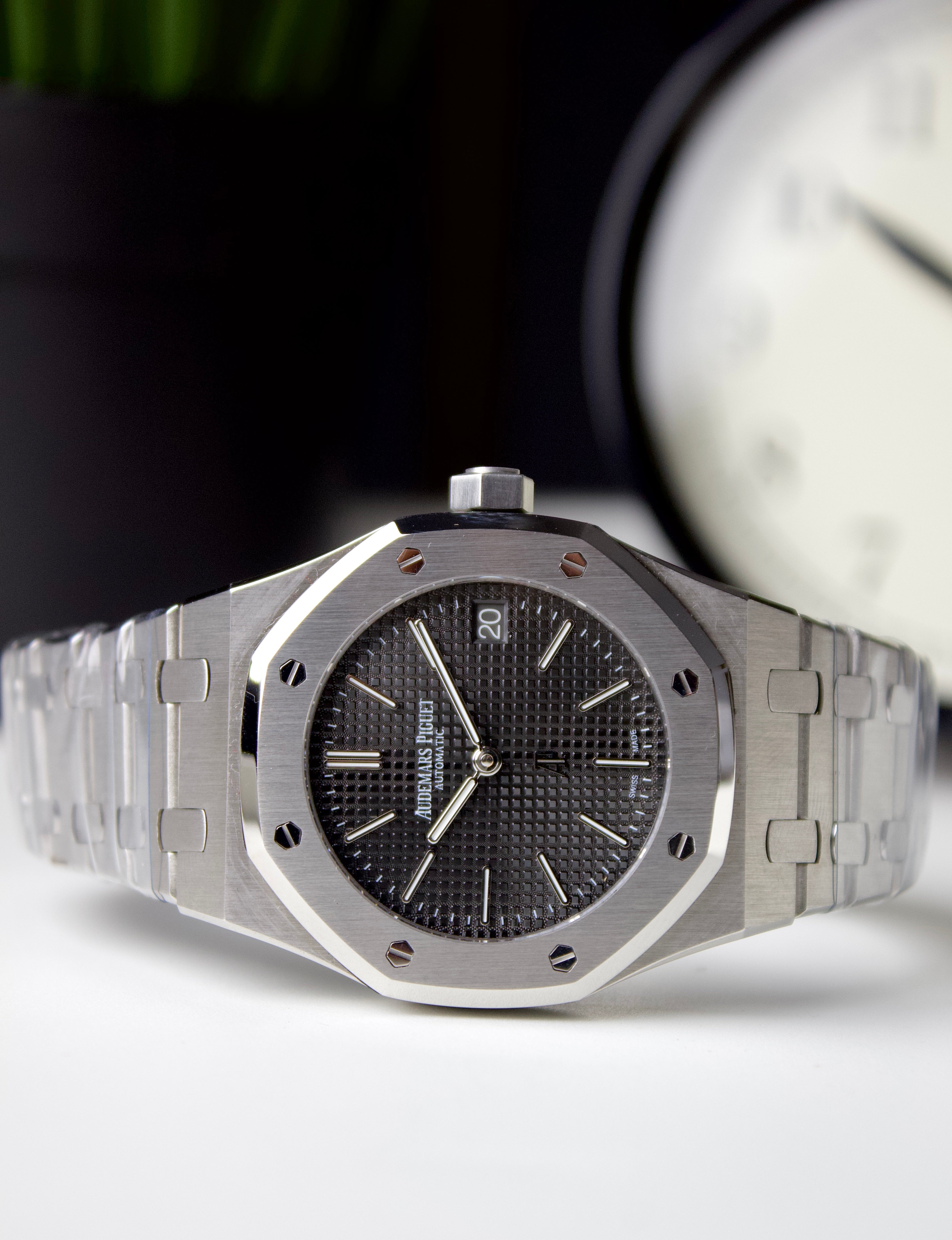 AUDEMARS PIGUET ROYAL OAK SELF-WINDING BROWN DIAL