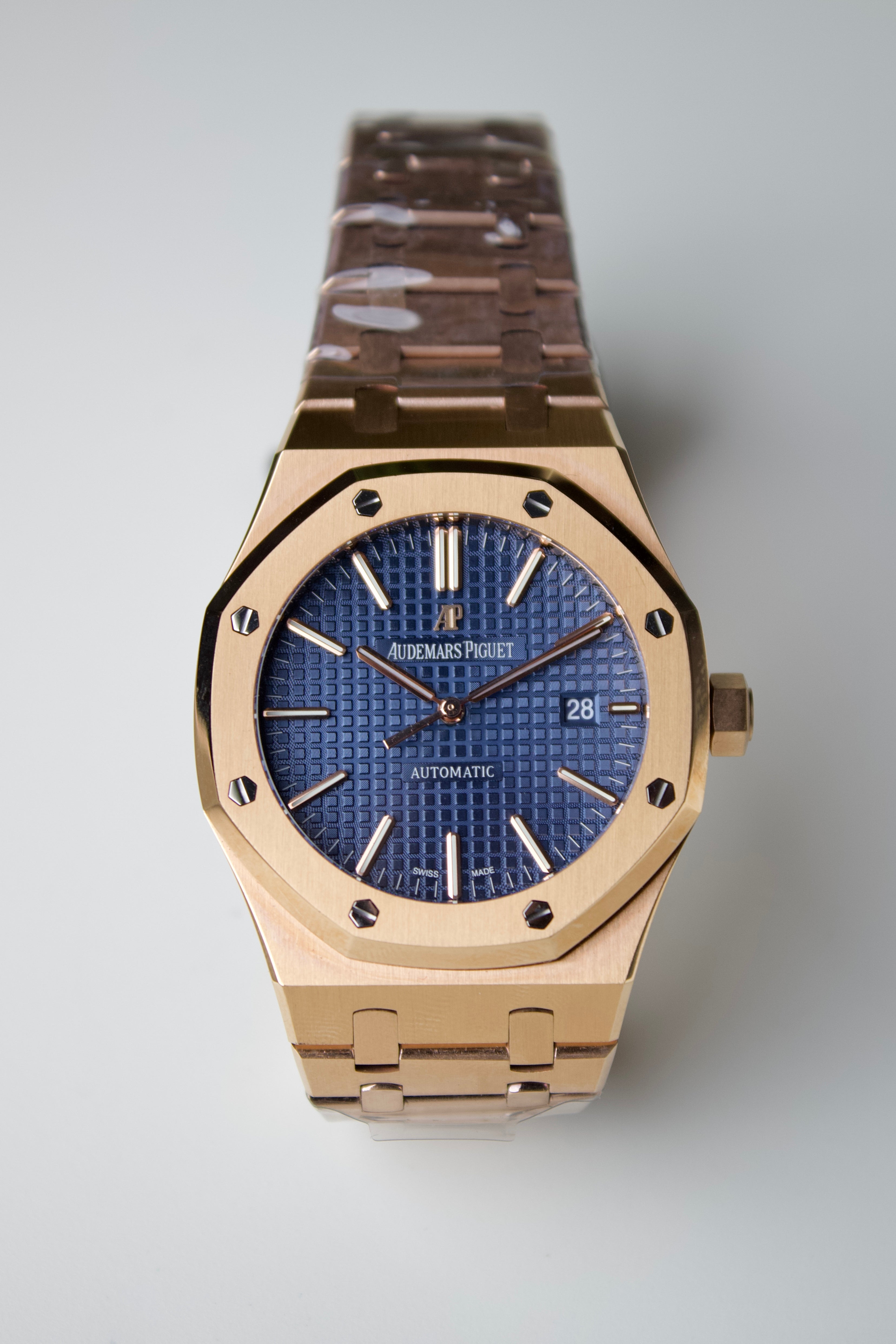 AUDEMARS PIGUET ROYAL OAK SELF-WINDING BLUE DIAL