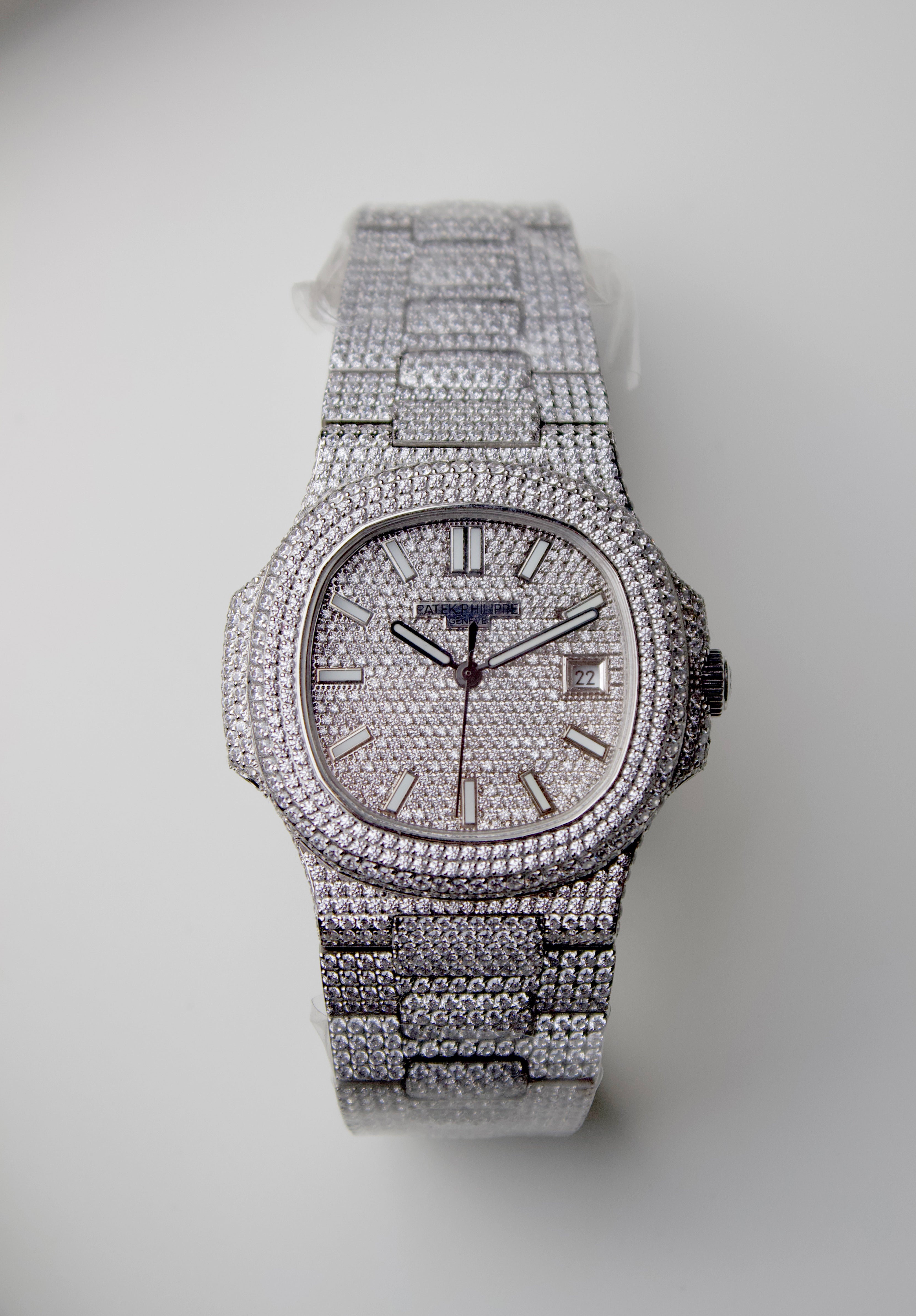 PATEK PHILIPPE NAUTILUS WITH DIAMOND-PAVÉ DIAL