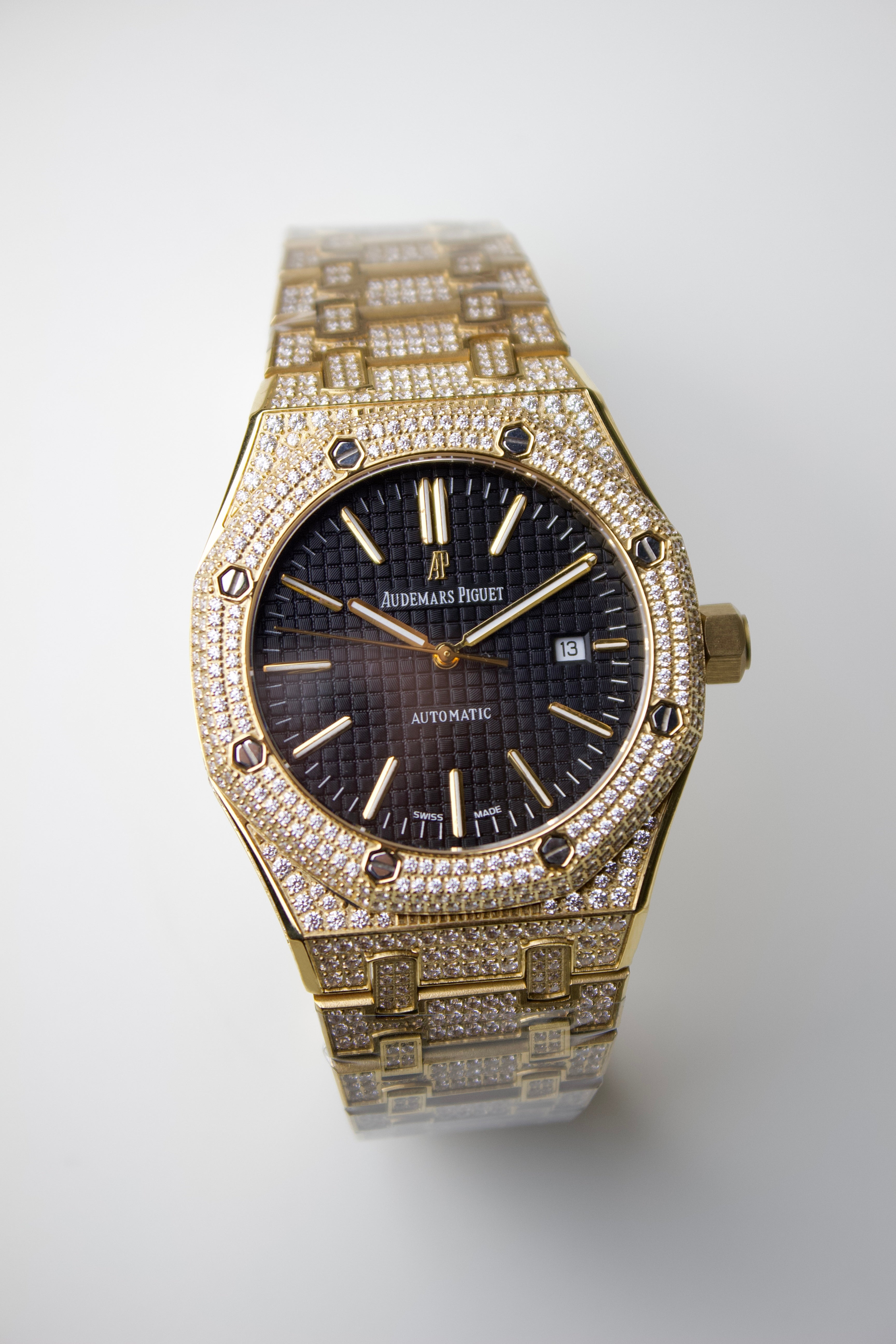 AUDEMARS PIGUET ROYAL OAK SELF-WINDING DIAMOND SET BLACK DIAL