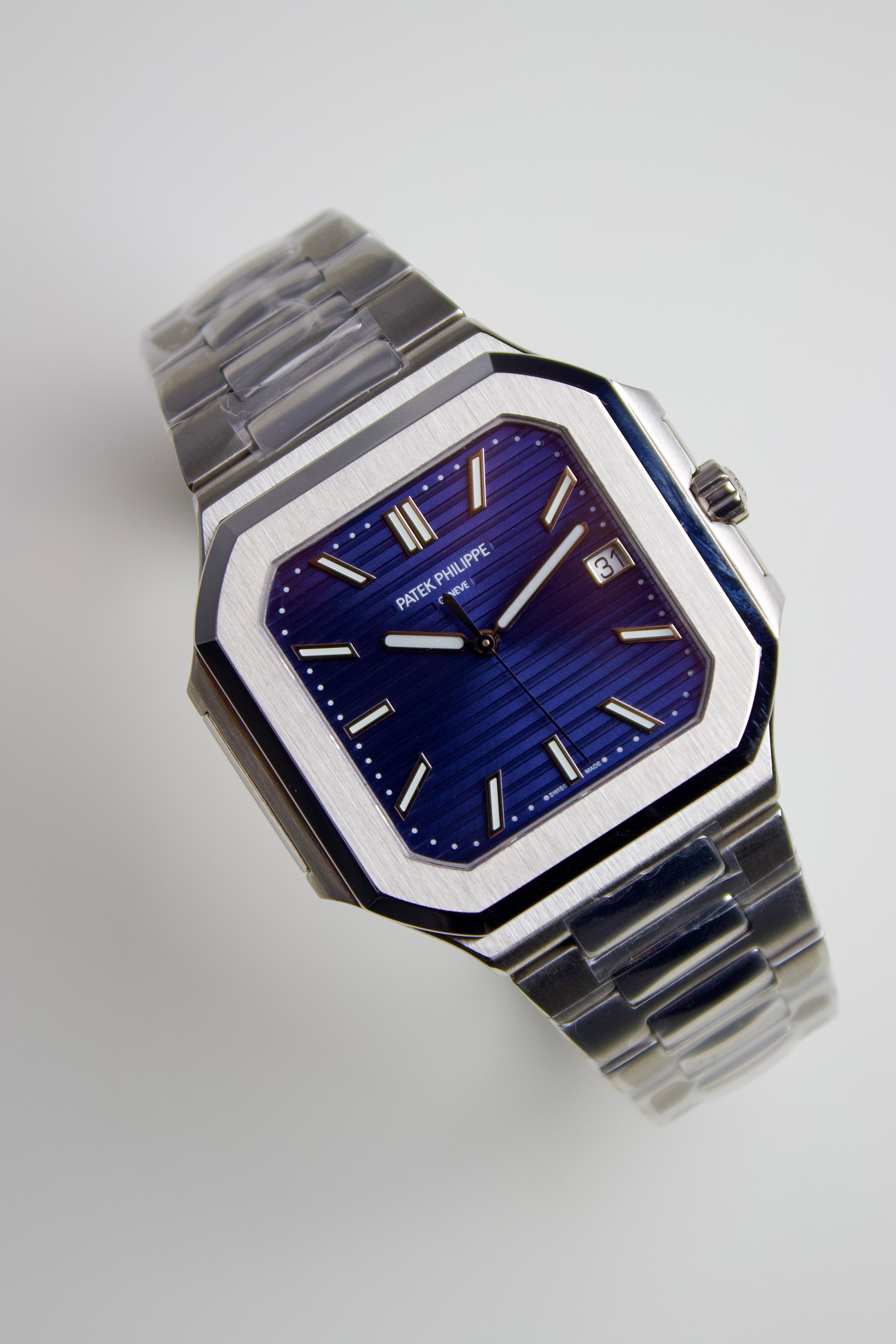 PATEK PHILIPPE NAUTILUS 5811/1G BLUE GRADIENT DIAL